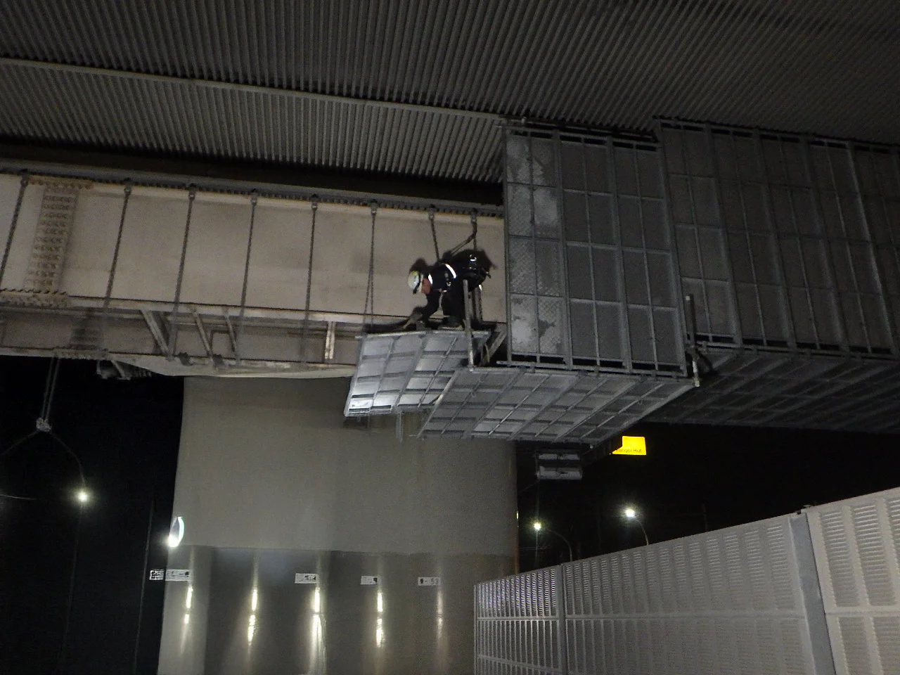 歩道橋補修工事 施工中